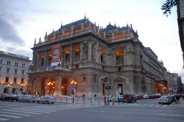 opera_kulso
