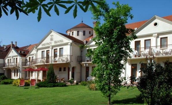ametiszt-hotel-harkany1