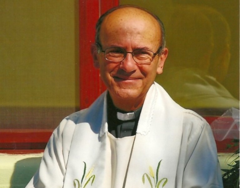 Holczer József piarista atya, tanár, nyelvművelő, irodalmár