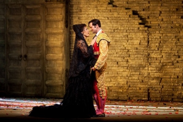 Elina Garanca as Carmen and Teddy Tahu Rhodes as Escamillo in Bizet's "Carmen." Photo: Marty Sohl/Metropolitan Opera Taken during the performance on January 16, 2010 at the Metropolitan Opera.