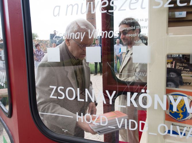 zsolnaikonyv1