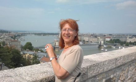 Tamássy Olga festőművész ismét festőállvány előtt