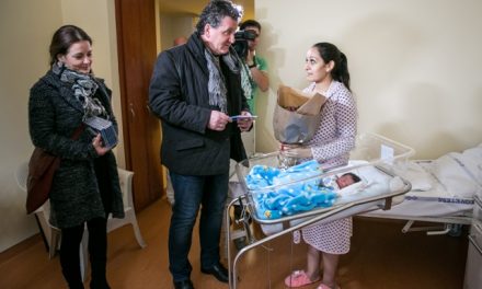 „Útravaló 2017” – Az év első újszülöttjét CD-vel köszöntötte az Operaház főigazgatója