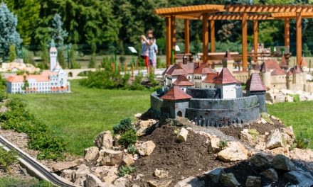 Ünnepi hangulat a szarvasi Mini Magyarország Makettparkban