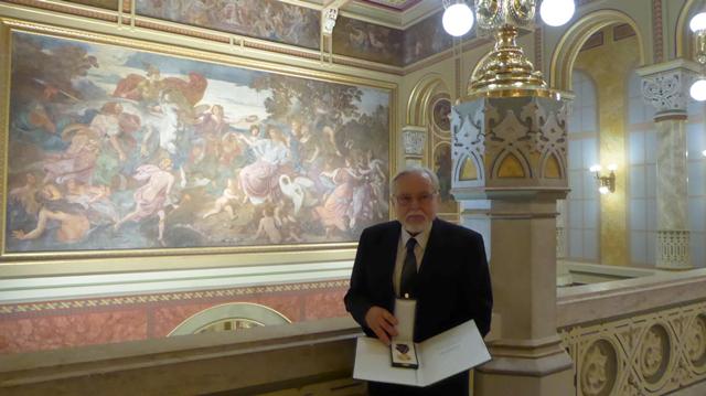 Pálfy Gusztáv kecskeméti szobrászművész születésnapjára