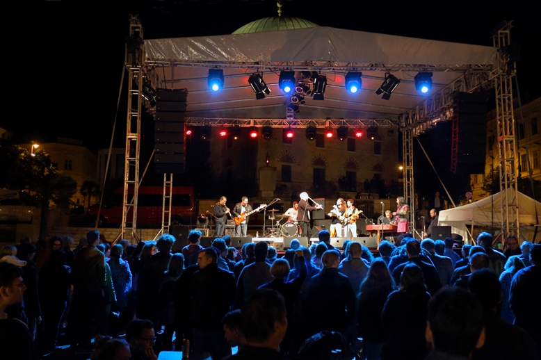 Három varázslatos szó: Bor, Mámor, Pécs