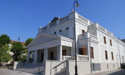 Térségi versmondó verseny a Hírös Város Turisztikai Központban