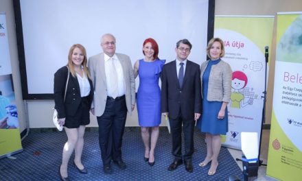 Hiánypótló kiadványt mutatott be az Egy Csepp Figyelem Alapítvány