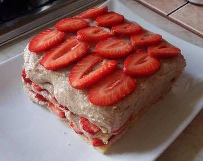Kétszemélyes epertorta egy májusi születésnapra