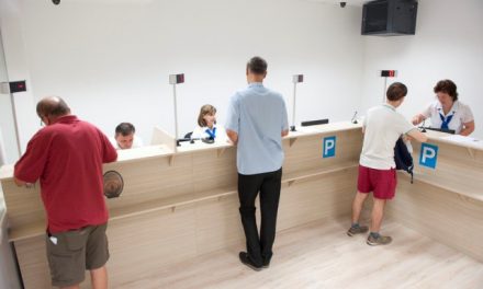 Elkezdődött a szülői parkolóbérletek kiadása Kecskeméten
