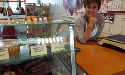 Kemenczei Mária füstölt „disznóságai” kedveltek a kecskeméti piacon