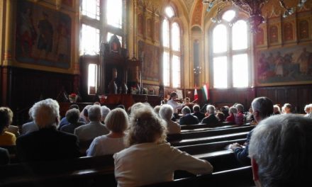 Hittanárok konferenciája a kecskeméti Városházán