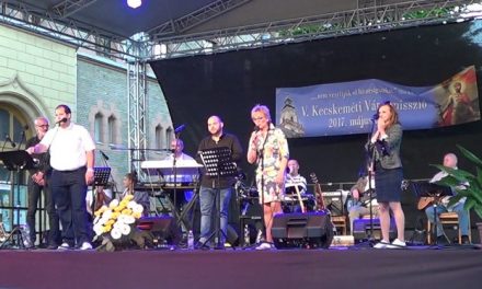 Montázs-est a Szegszárdy-Boronkay családdal és a Barátok Együttessel