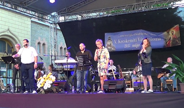 Montázs-est a Szegszárdy-Boronkay családdal és a Barátok Együttessel