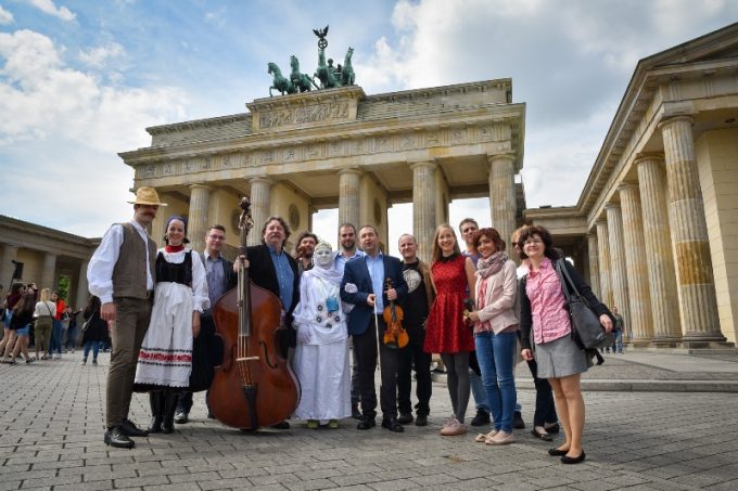 Magyar forgatag Berlinben – 23 művész lépett fel a berlini nagykövetségen