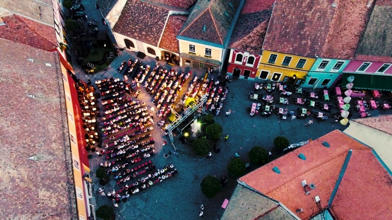 Ősbemutatók, opera és gyerekprogramok is szerepelnek az idei Szentendrei Teátrum programján