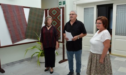 Barcsikné Tercsi Ibolya szőtteskiállítása a kecskeméti Iparkamarában