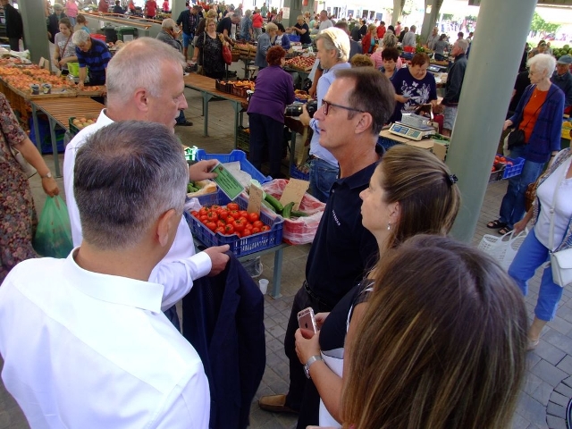 Dornbirni vendégek látogatása a piacon