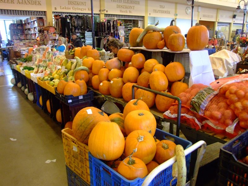 Halloween előtt, töksütések idején ilyen a kecskeméti piac