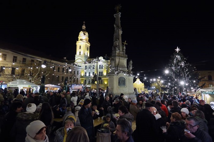 Adventi Kézműves és Mesevásár Pécsett