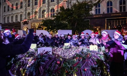 Gyertyagyújtás, fényfestés, ingyenes családi és kulturális programok adventben a Vörösmarty téren