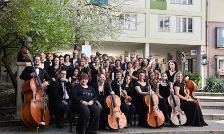 Placido Domingot kíséri a Miskolci Nemzeti Színház Zenekara