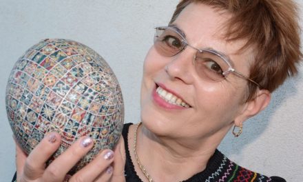 Beszélő tojást készített 2019 húsvétjára Zsigóné Kati