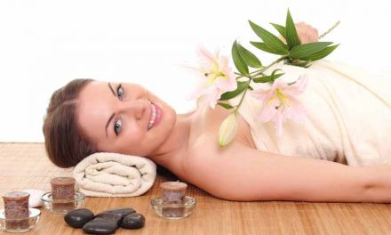 Házi wellness testnek és léleknek – Mire jó a masszázsgyertya?