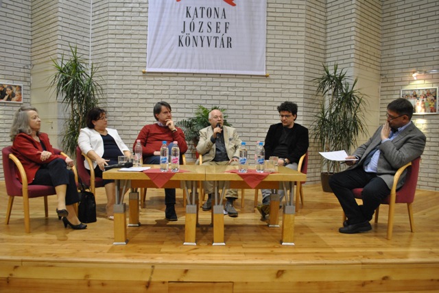 Kecskeméti zenei intézmények vezetői a könyvtárban