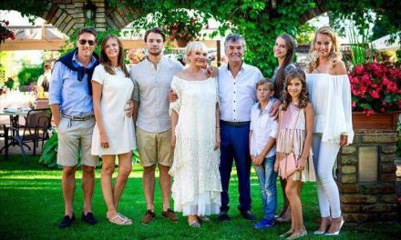Montázs est Farkas Gábor építésszel és családjával