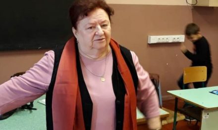 Purzsás Mária karnagy a csepeli Mátyás Király Általános Iskola nyugdíjas pedagógusa
