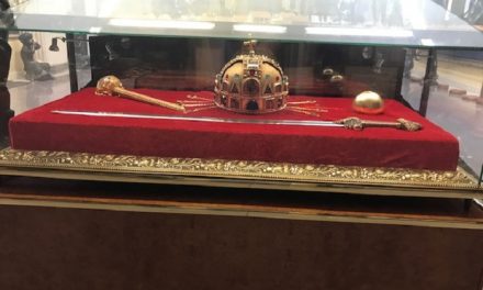 Mindennek a megkoronázása – A Szent Korona másolata Pécsre érkezik