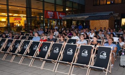 Premier filmek a csillagok alatt – Szabadtéri mozivá alakult a Corvin Plaza tetőterasza