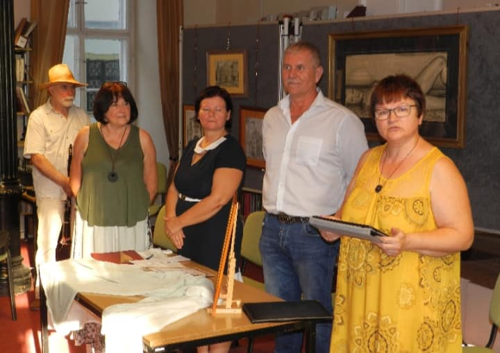 Keserű Imre grafikus kiállítása a könyvtárban – ŐsfAlköz rendezvény