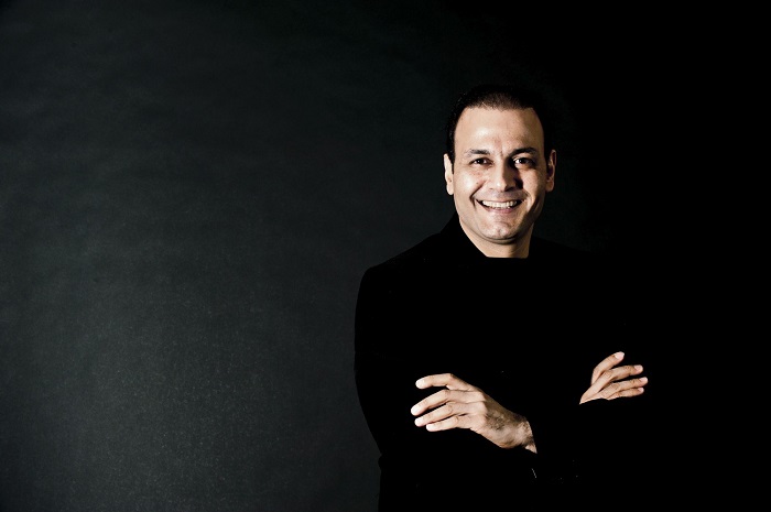 Perzsa szerelmes dalokkal repít a „Rózsák kertjébe” Alireza Ghorbani