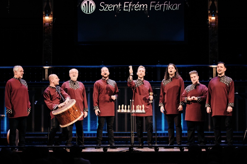Januárban ortodox karácsonyi koncert három városban – A Szent Efrém Férfikar vendége a világhírű libanoni énekesnő
