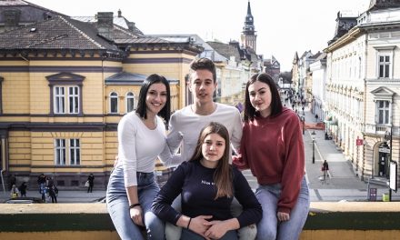 Fesztiváljegyekért csapatták a fiatalok!