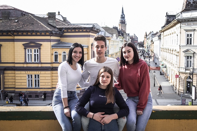 Fesztiváljegyekért csapatták a fiatalok!