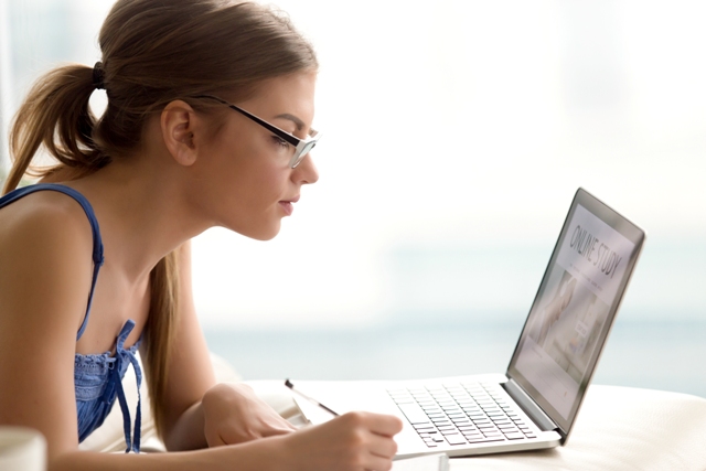 Online dolgozik a kecskeméti CSAKPont csapata