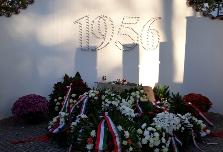 Ünnepi műsor a KTV-ben, koszorúzás az ’56-os emlékműnél