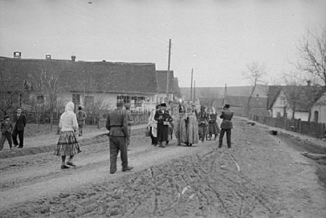 Január: Boldogasszony hava - Hónapsoroló
