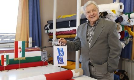 30 éve még a házakat is zászlók díszítették a nemzeti ünnepeken