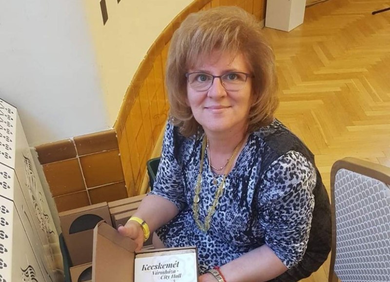 Arcok a vitrin túloldaláról – Mindenben a jót keresem