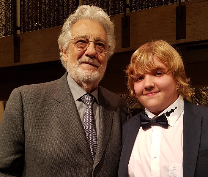 Balázs-Piri Soma zongorát kapott ajándékba Plácido Domingo-tól