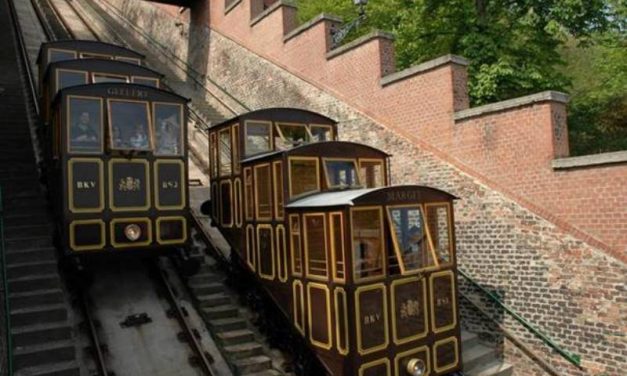 35 éve adták át az újjászületett Budavári Siklót