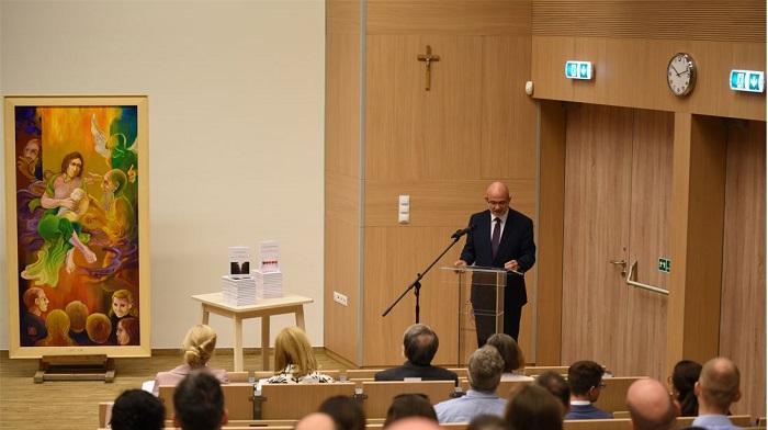 Meddő párokat segítő képzéssel bővít az AVKF Anna-Joachim programja