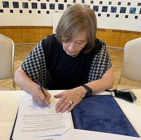 Szávoszt Katalin keramikusművész adománya Kecskemétnek