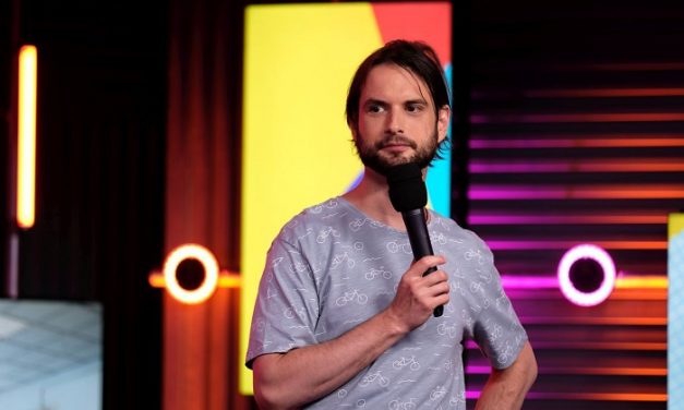 Comedy Club – Hajdú Balázs a gimnáziumi rajztanárának köszönheti stand-upos karrierjét