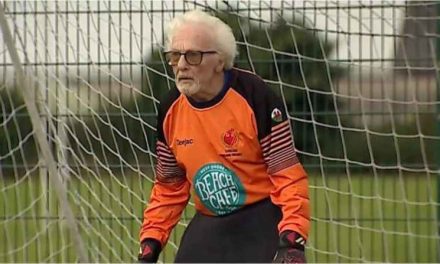 Hihetetlen! A 88 éves férfi még mindig futballozik, és nem akar leállni
