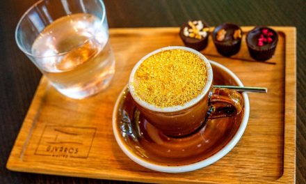 Cappuccinó 24 karátos arannyal szórva